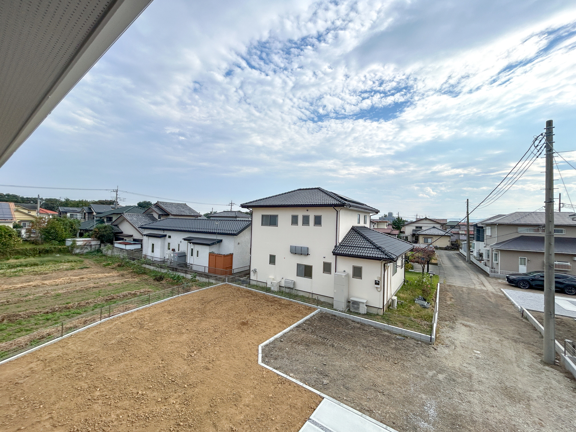 前橋市下新田町1期　新築住宅全3棟の展望|低層の一戸建てを中心とした街並みが整然と続き、周辺は高い建物が建っていないので、採光や開放性に恵まれ、空が広く緑の多い閑静な趣を感じる環境です。