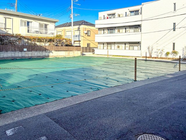 宅地分譲［鎌倉市由比ガ浜１丁目］の前面道路含む現地写真|【建築条件ございません】
お好きなハウスメーカーでの建築が可能です！