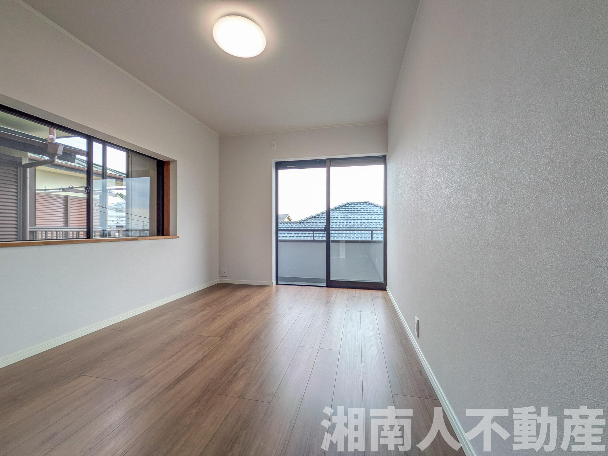 藤沢市並木台１丁目１１－１４戸建の居間・リビング|こちらのリビングで趣味の時間をお楽しみください