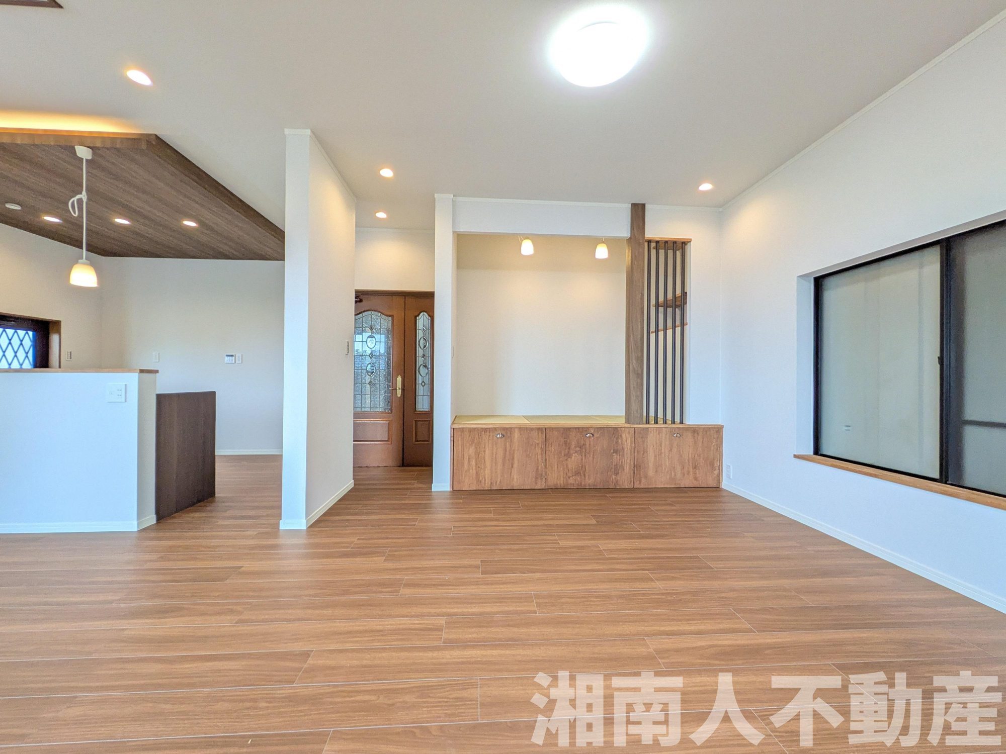 藤沢市並木台１丁目１１－１４戸建の居間・リビング|おしゃれなリビングです