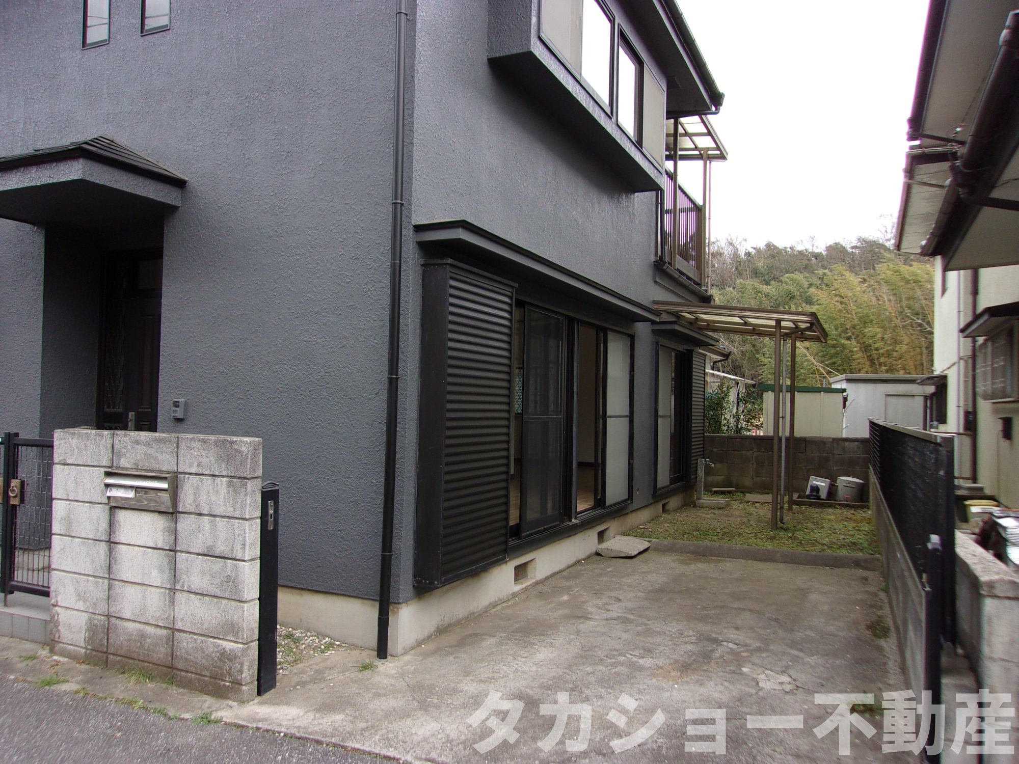 市原市門前2丁目　中古戸建の駐車場|車をお持ちの方に嬉しい駐車場付きの物件です