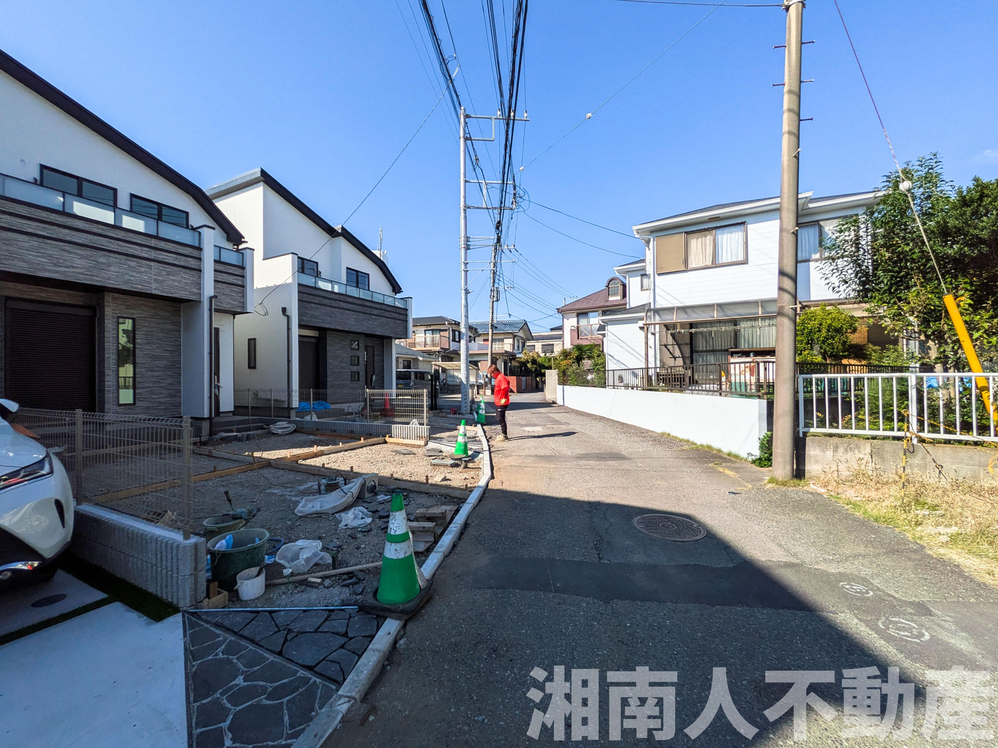 藤沢市辻堂元町２丁目新築戸建て　B号棟の前面道路含む現地写真