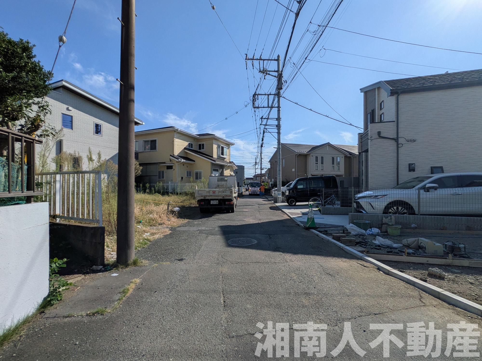 藤沢市辻堂元町２丁目新築戸建て　B号棟の前面道路含む現地写真