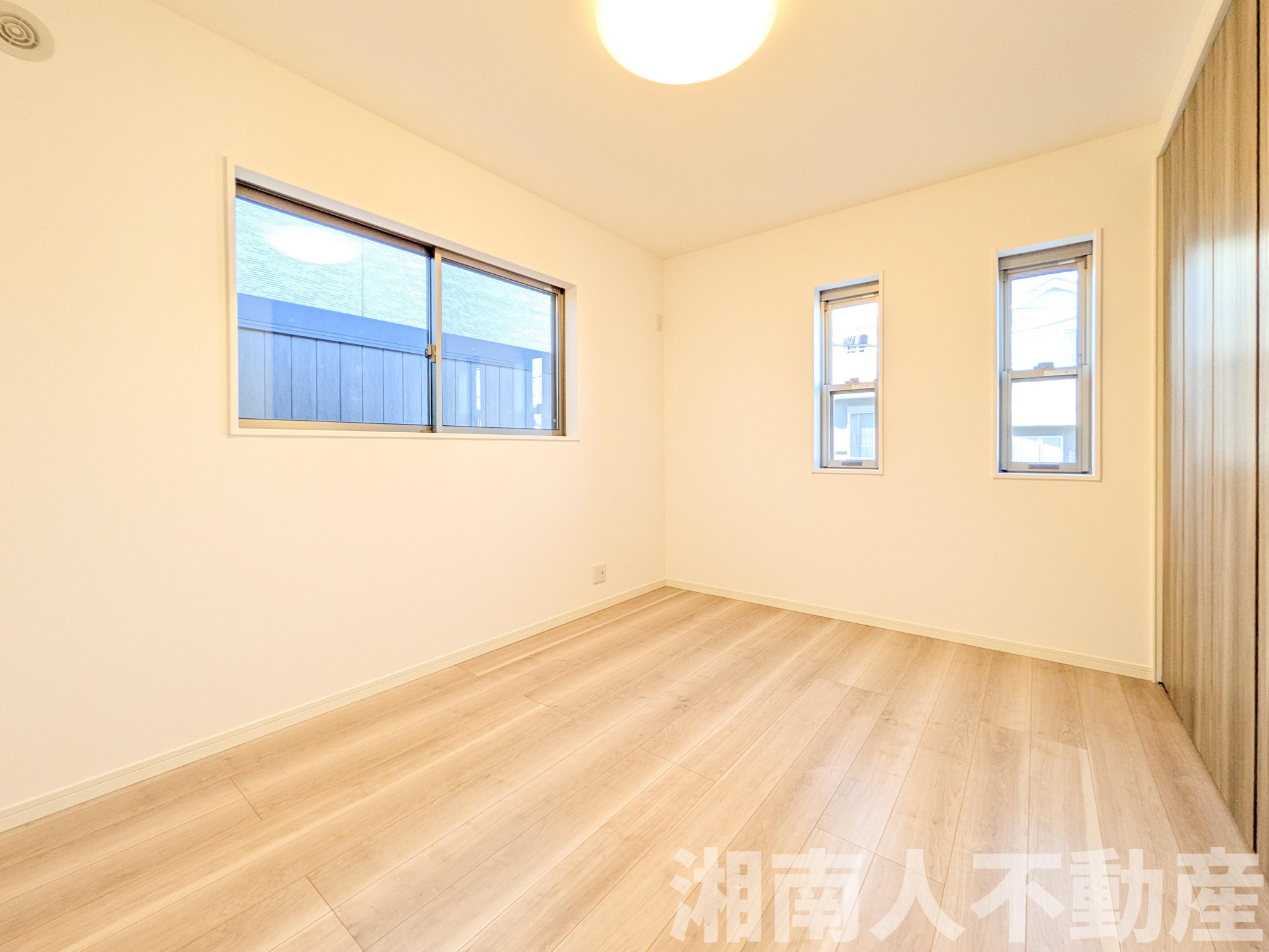 藤沢市白旗4丁目　リフォーム戸建の洋室|落ち着いた色調の洋室です