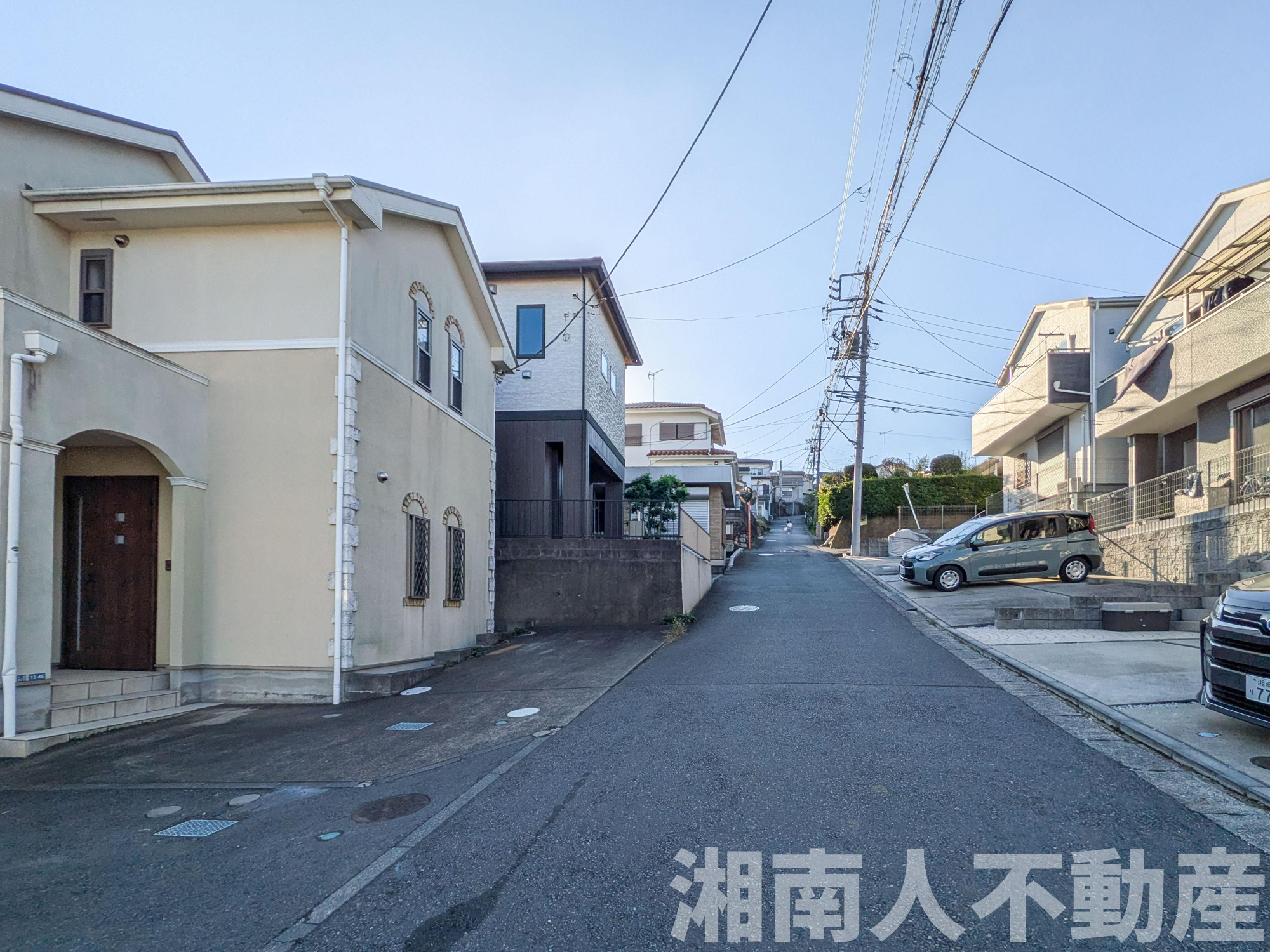 藤沢市白旗4丁目　リフォーム戸建の前面道路含む現地写真|前面道路含む現地写真です