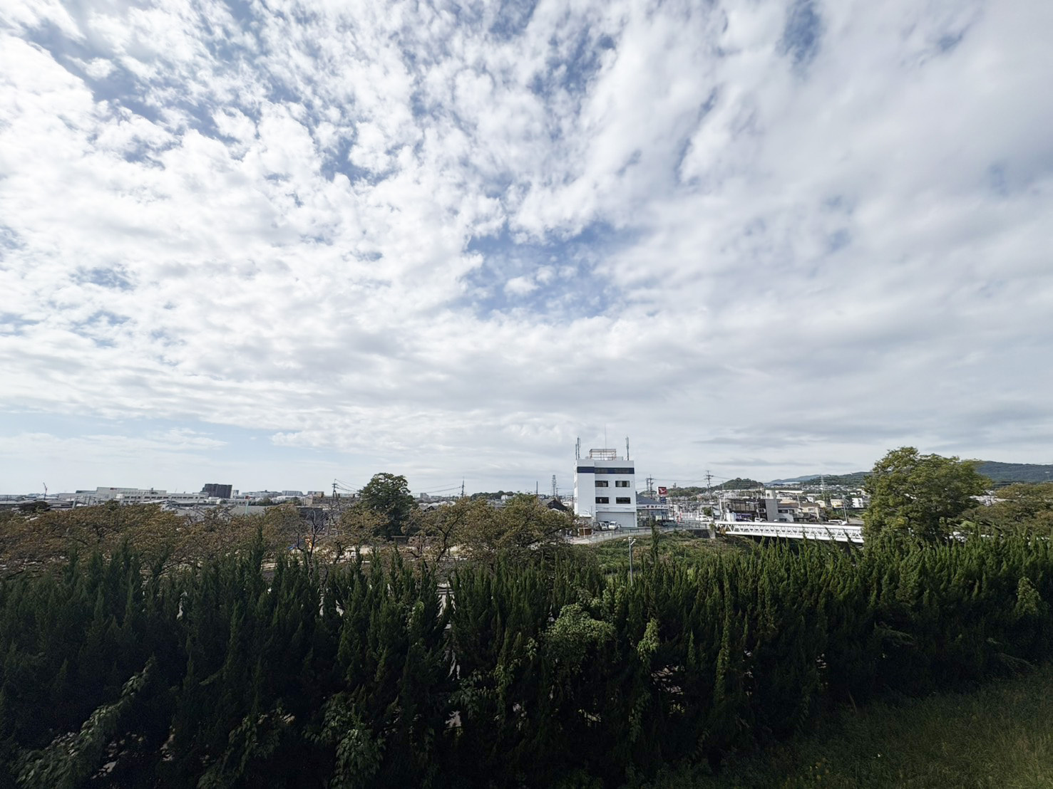 コープ野村高槻D棟の展望|南西側バルコニーからの南西向きの眺望です。