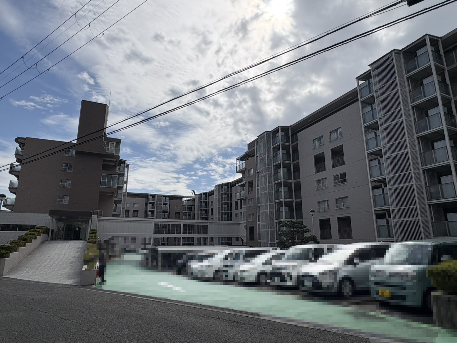 コープ野村高槻D棟の外観|落ち着いた雰囲気の外観です。（