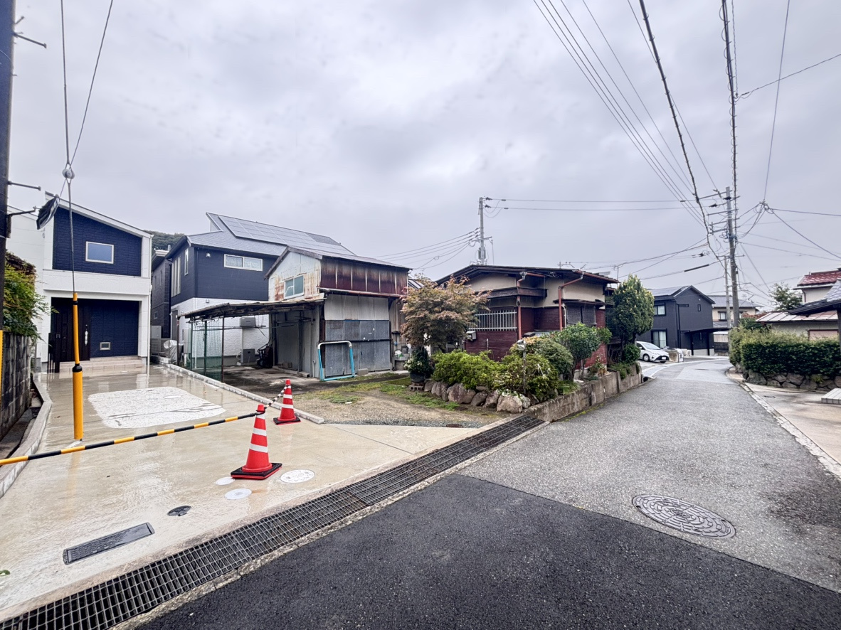 西宮市山口町下山口４丁目新築戸建の前面道路含む現地写真