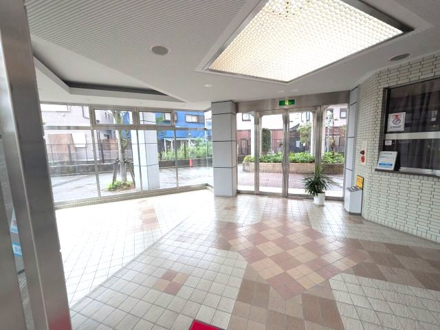 ライオンズマンション泉佐野のエントランス|建物の内部です