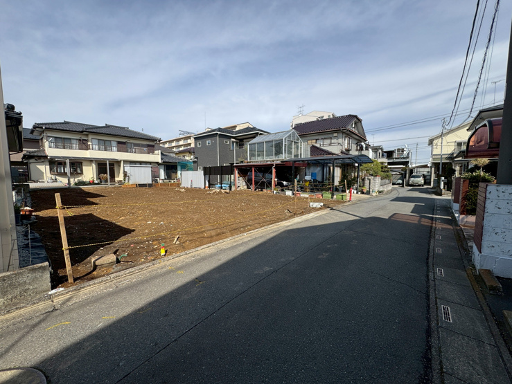 本宿５丁目２区画　2号棟　現地写真と前面道路写真