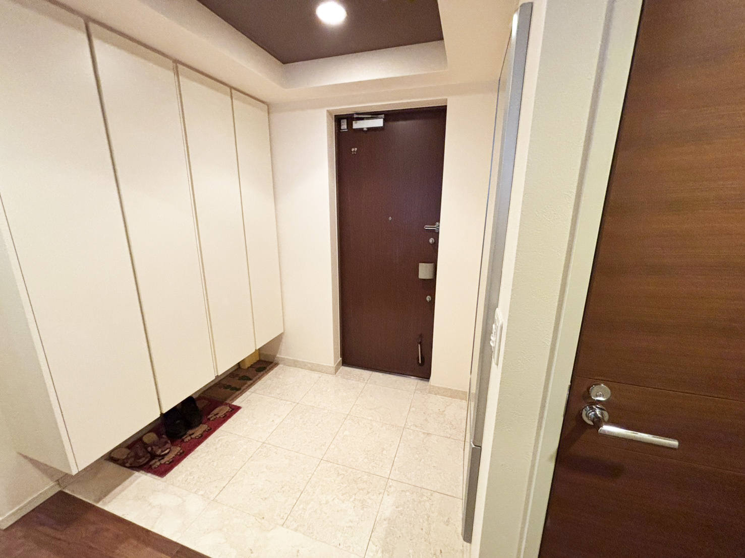 ロジュマン住吉山手の玄関