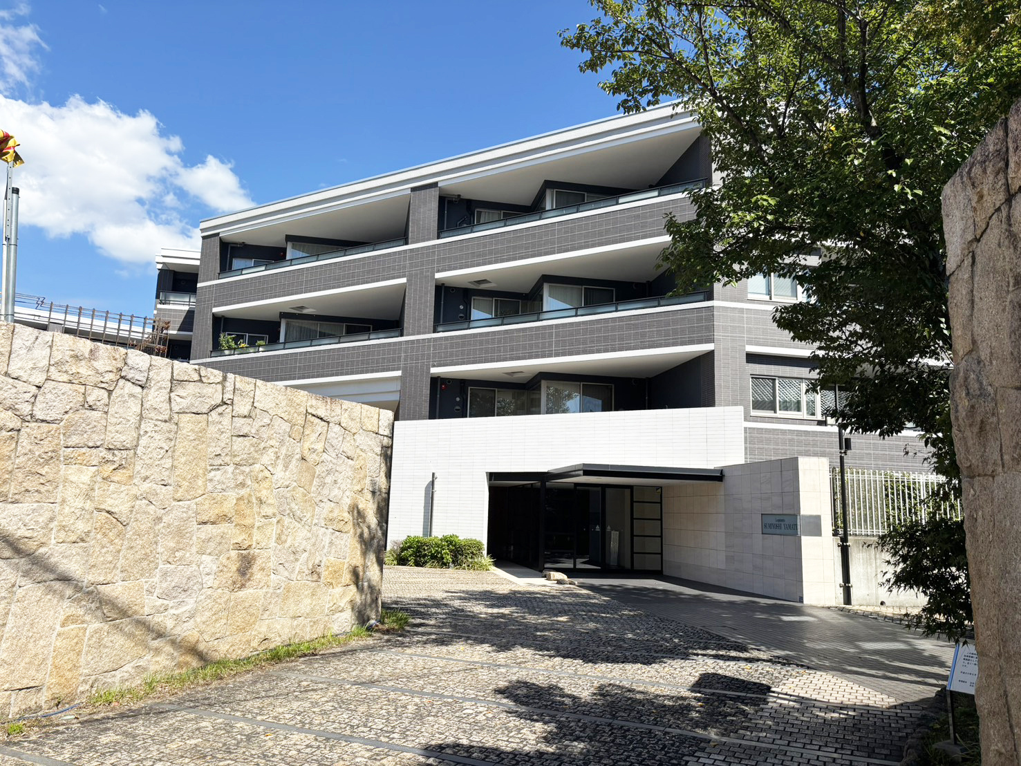 ロジュマン住吉山手の外観