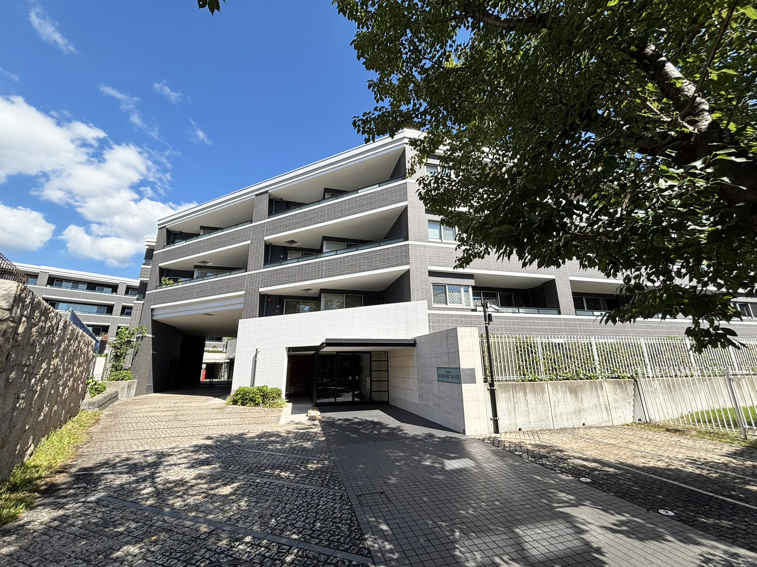 ロジュマン住吉山手の外観