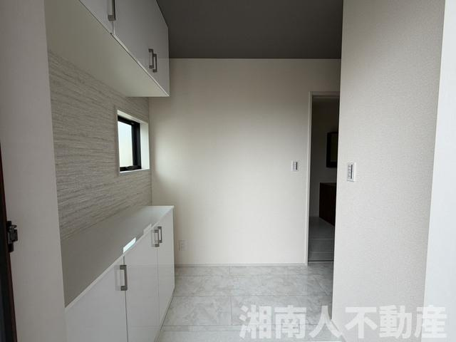 逗子市池子２丁目２８３－９１新築戸建ての玄関|シンプルで使いやすい玄関です