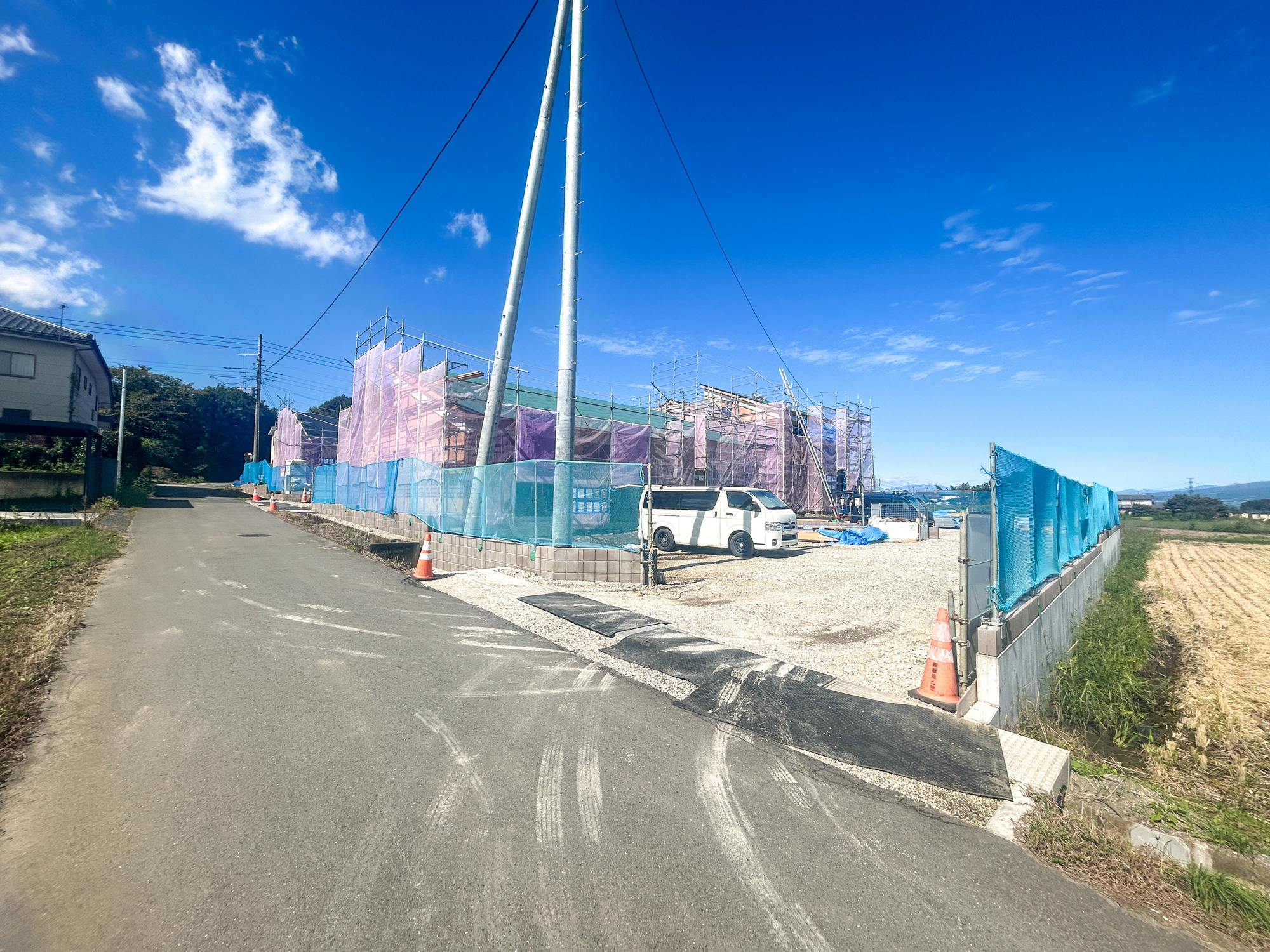 第3榛東村広馬場　新築住宅全4棟の前面道路含む現地写真|閑静な住宅地で子育て家族にピッタリ。毎日のお散歩も快適な緑に恵まれたエリアで、自然に包まれた穏やかな暮らしを実現するための、ゆとりある住環境が整っています。

