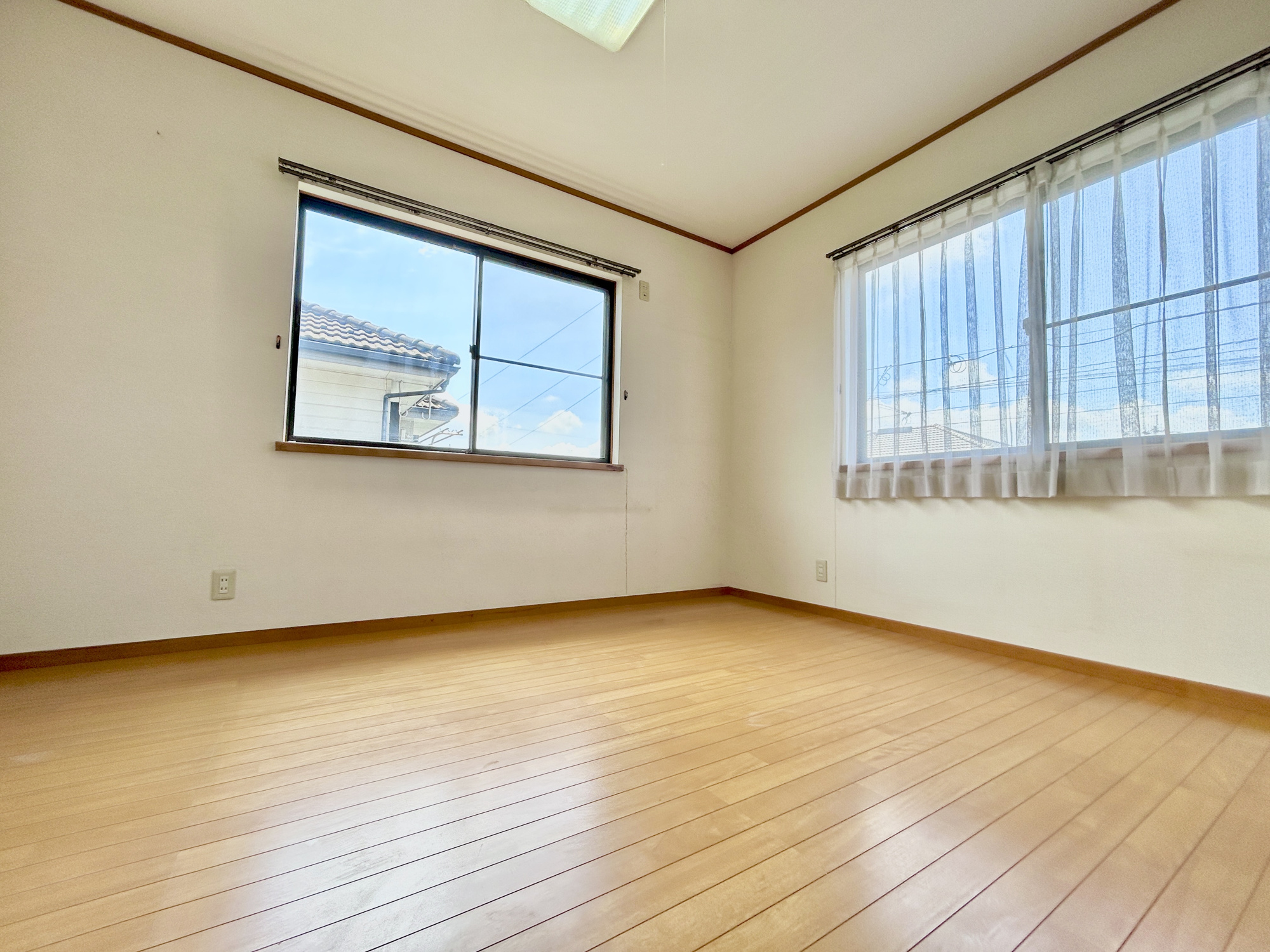 前橋市六供町　中古住宅の子供部屋|2面採光で温かみのあるお部屋です♪