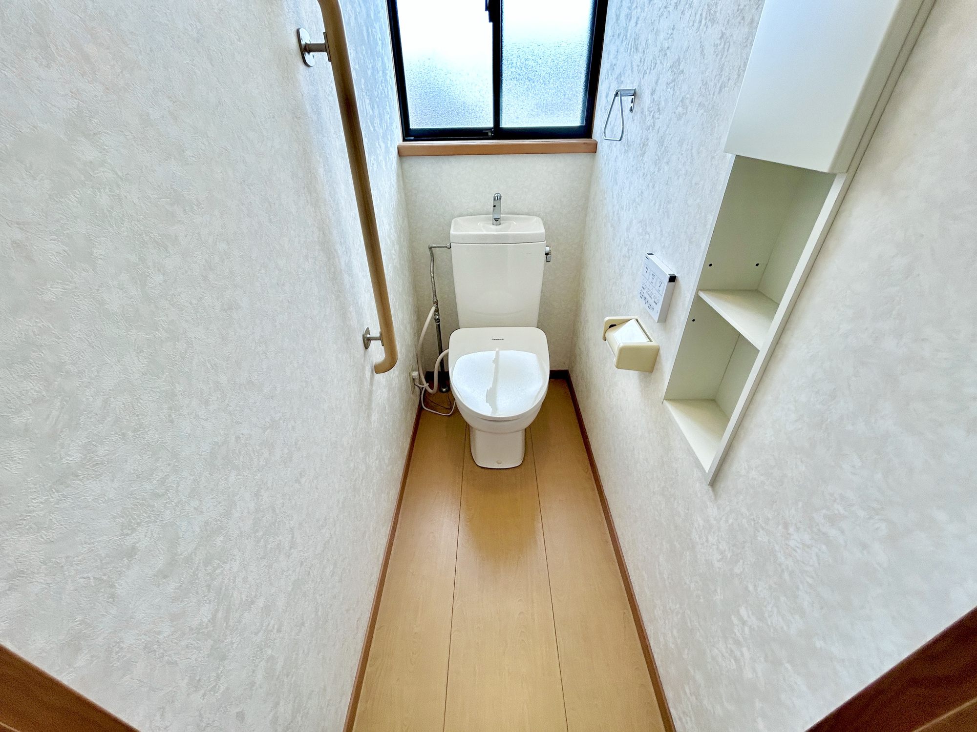 前橋市六供町　中古住宅のトイレ|2階トイレも標準設置です！混雑の解消はもちろん、階段の上り下りが必要ない為、夜間の利用も安心ですね♪