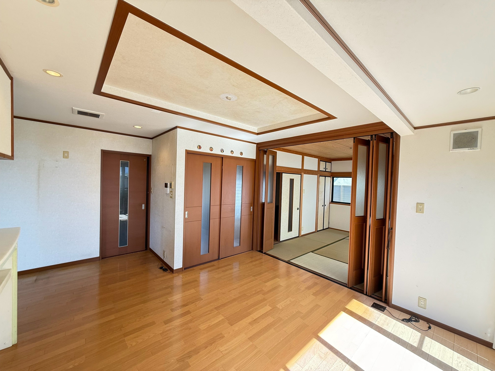 上賀茂岡本町戸建の居間・リビング