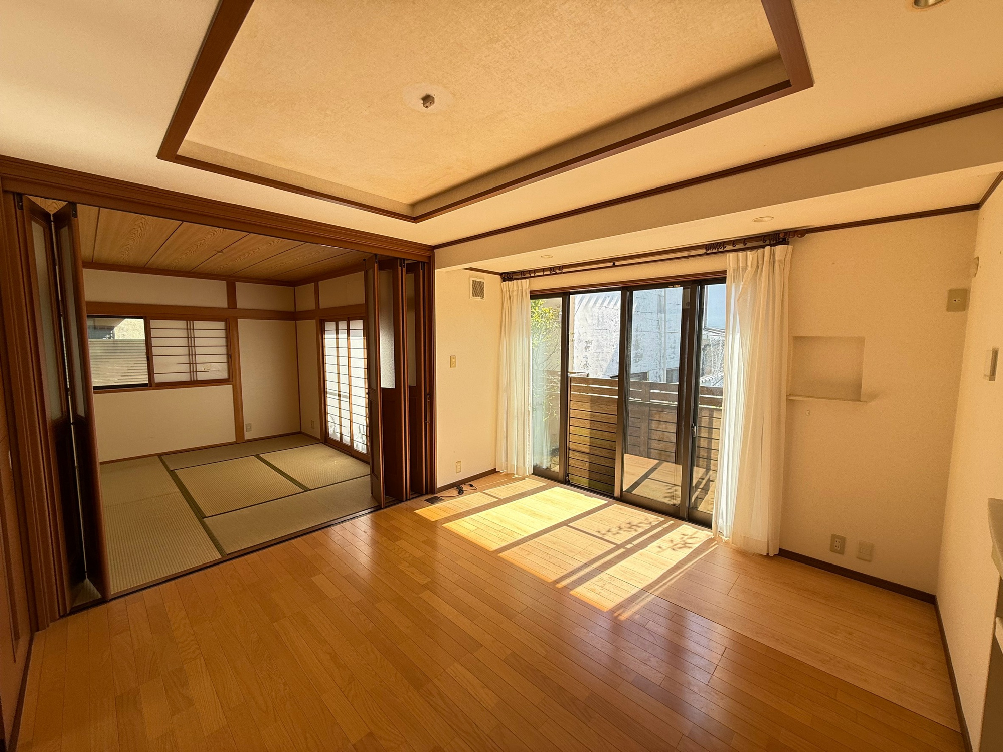 上賀茂岡本町戸建の居間・リビング