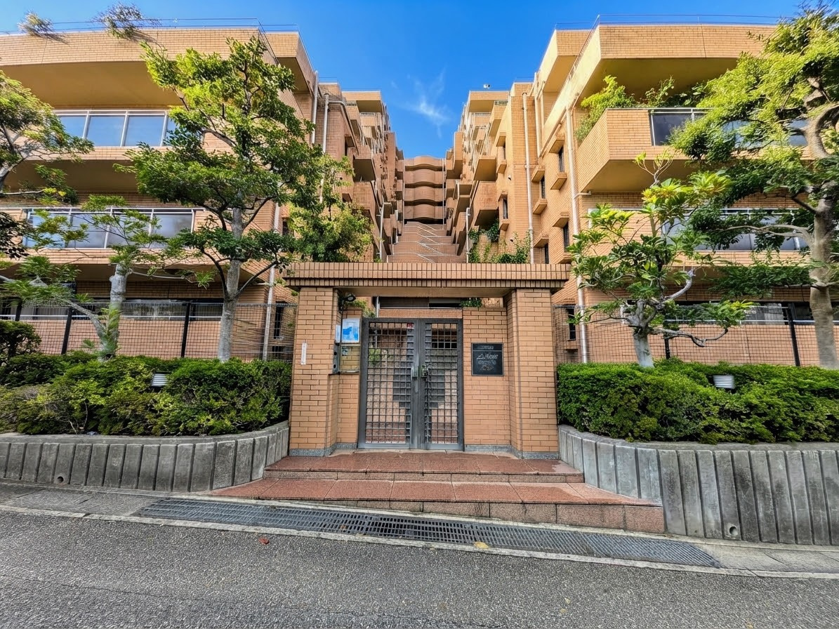 コート芦屋朝日ヶ丘2号棟の外観