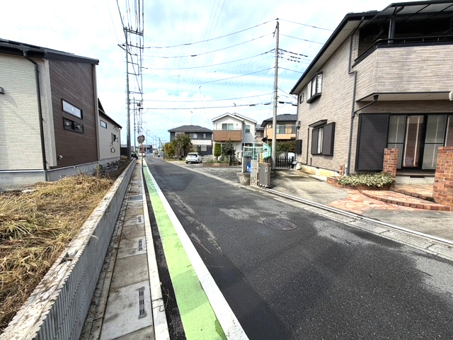 久喜市西大輪（全2棟）前面道路