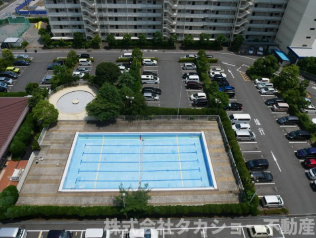 東建検見川マンションB棟のその他共用部分|敷地内にプールが御座います。