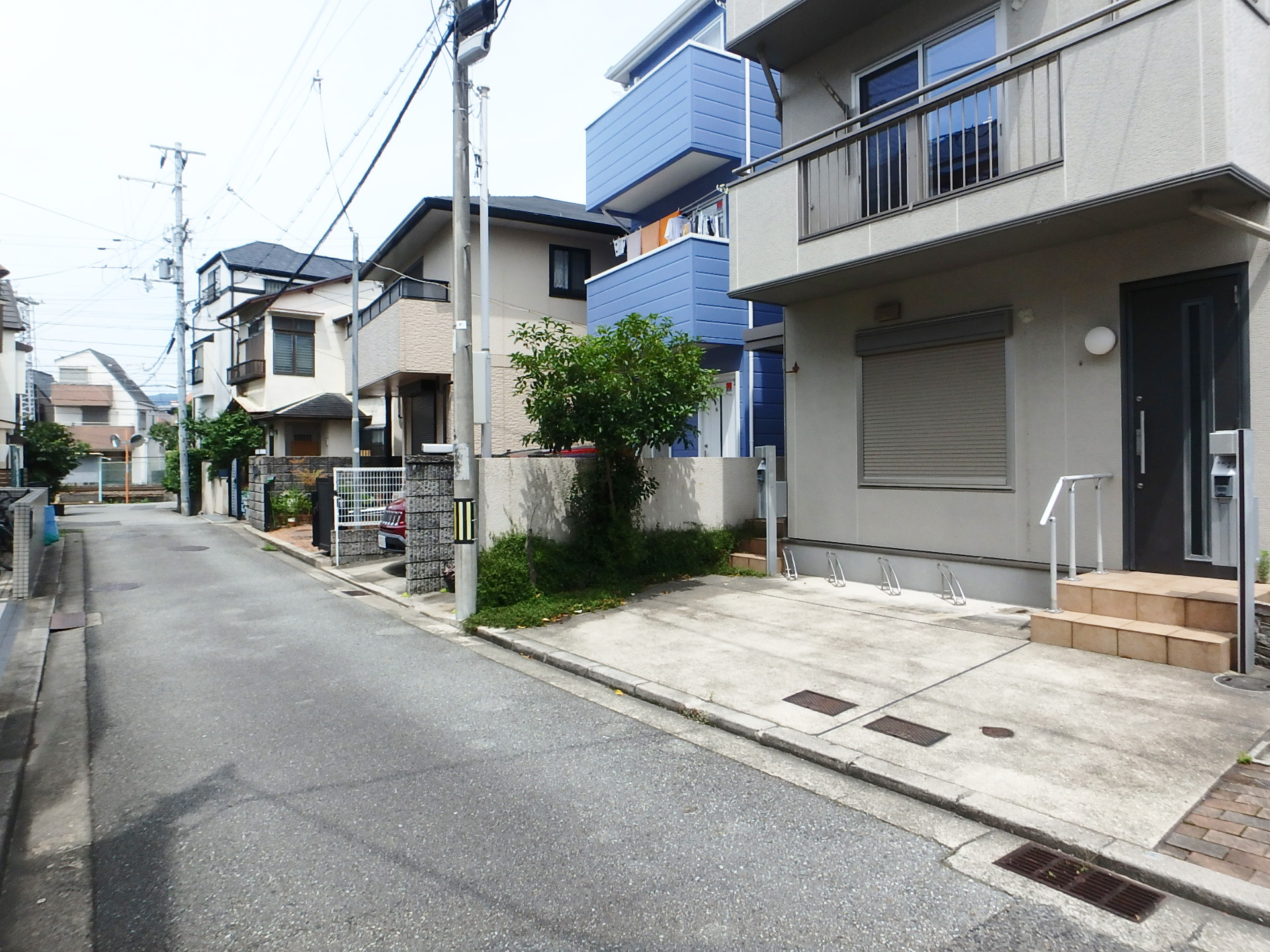 上大市一丁目戸建の前面道路含む現地写真