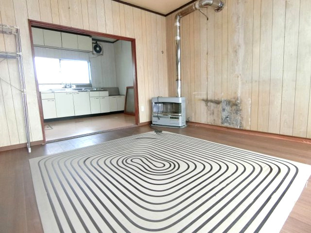 登別市栄町3丁目13-26　中古住宅の居間・リビング