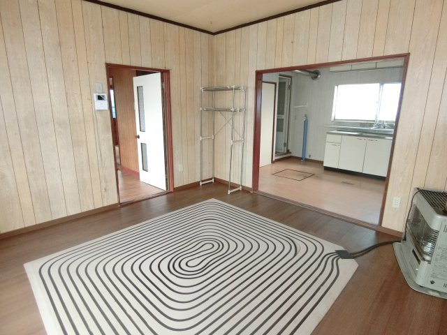 登別市栄町3丁目13-26　中古住宅の居間・リビング