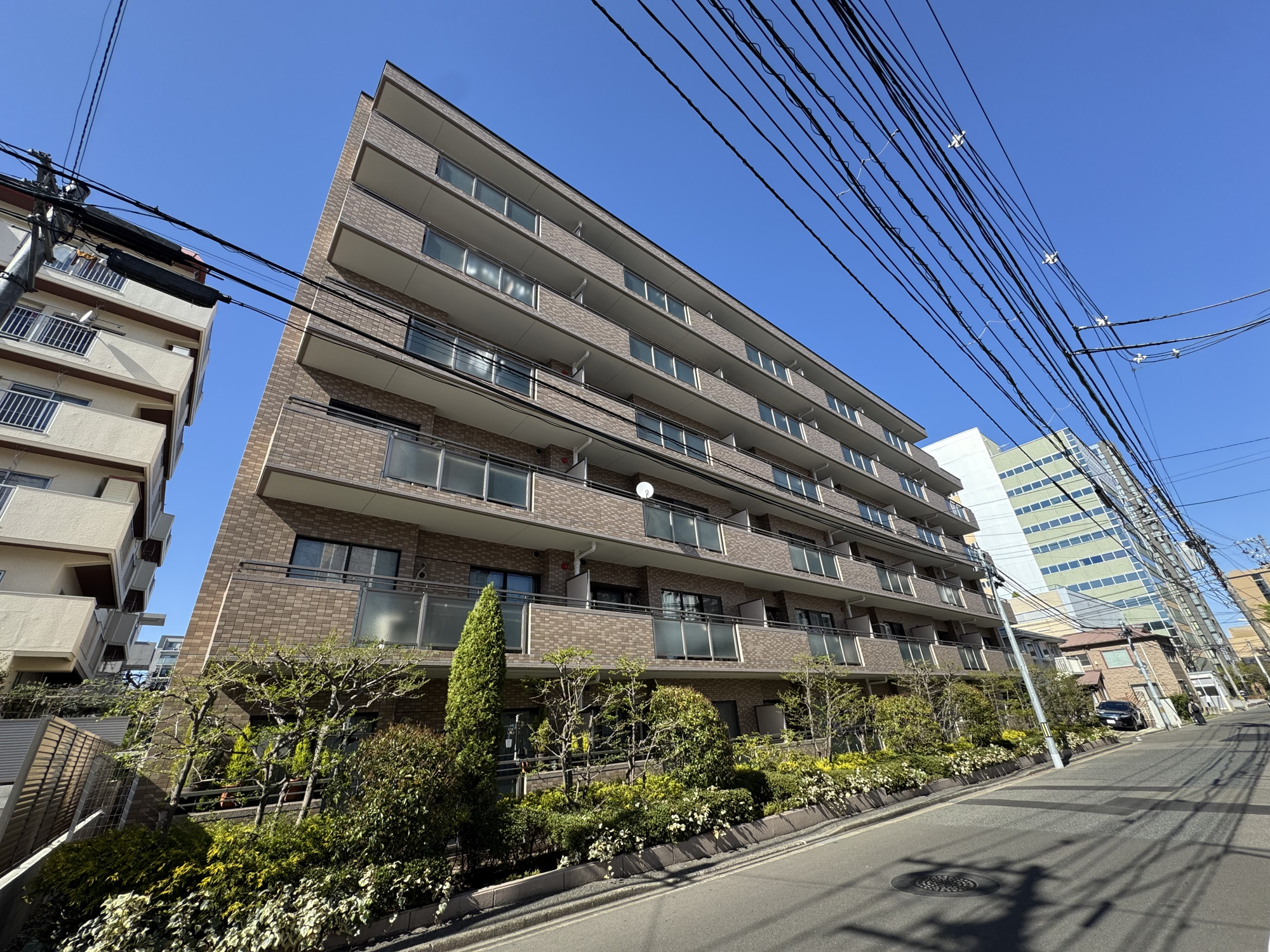 柏木1丁目シティハウスの外観|閑静な住宅街に位置するマンション。