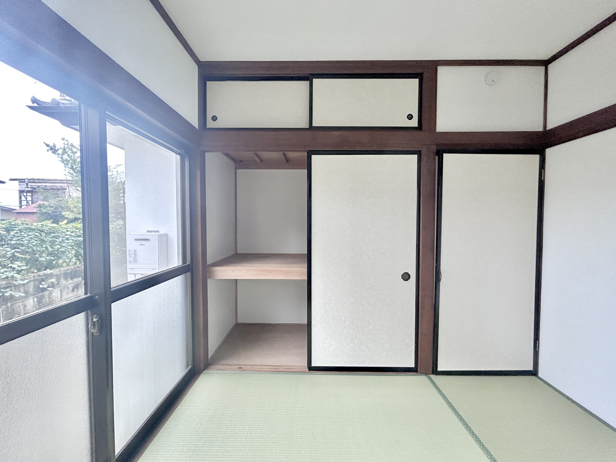 高崎市吉井町吉井川3期　中古住宅の収納|和室の収納スペースは奥行きがしっかりあるため、収納力の高さが魅力。季節モノや来客用のお布団など、お子様のおもちゃなど収納でき、お部屋にスペースが生まれます。引違い戸でデッドスペースなし！