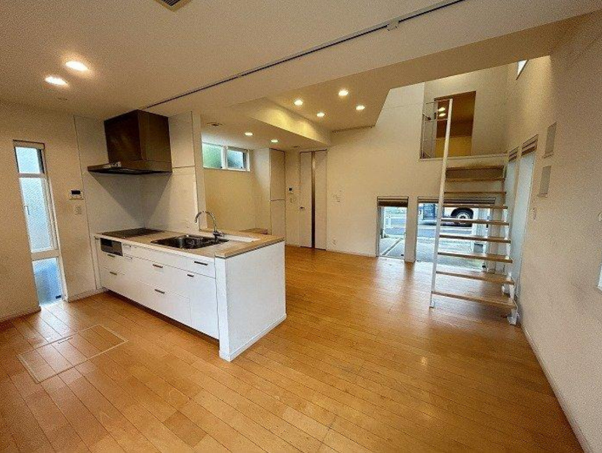 横浜市港北区鳥山町 中古戸建て【仲介手数料半額】の居間・リビング