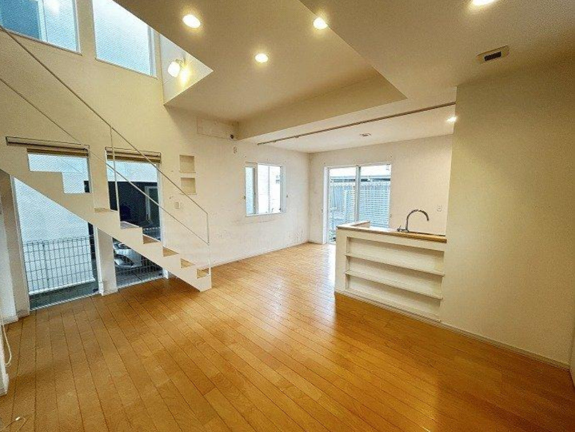 横浜市港北区鳥山町 中古戸建て【仲介手数料半額】の居間・リビング