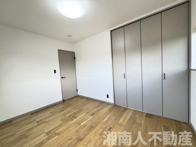 鎌倉市笛田６丁目１８－５戸建ての洋室|明るい洋室です