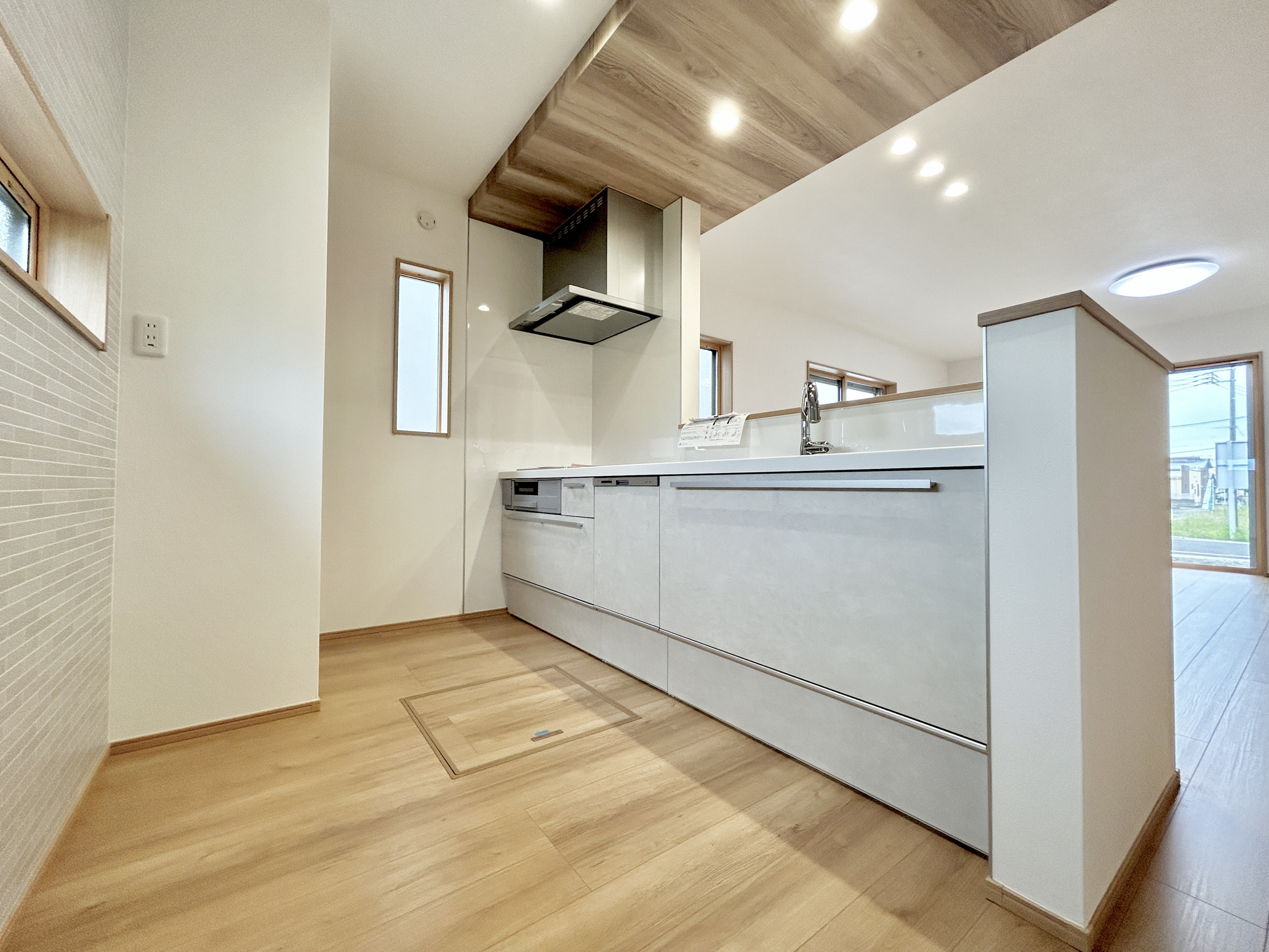 前橋市箱田町第9期　新築住宅全7棟のキッチン|お料理中でも家族との会話が絶えない対面キッチン!!