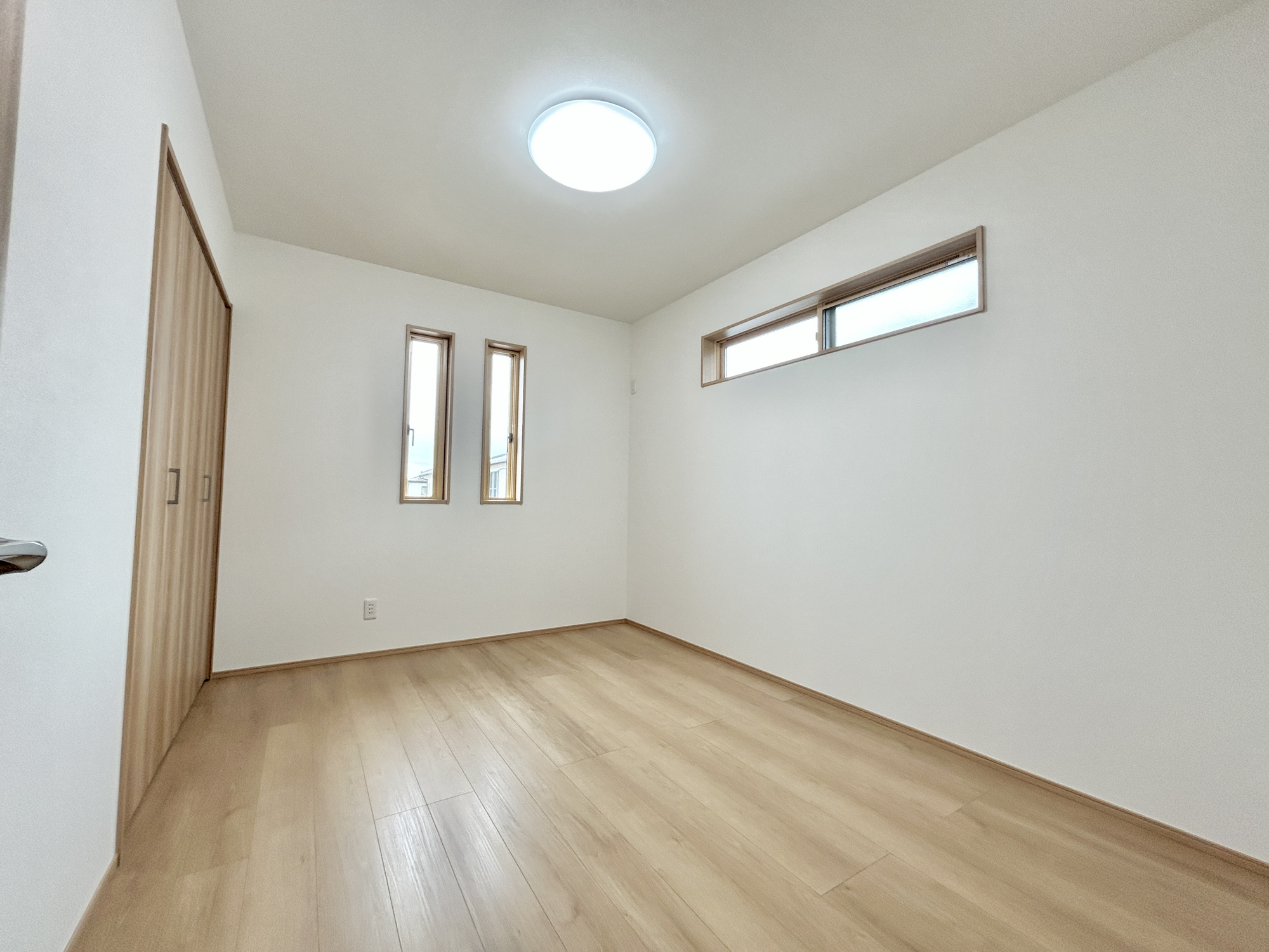前橋市箱田町第9期　新築住宅全7棟の子供部屋|家族一人ひとりの大切なプライベート空間。趣味に合わせて使って頂けるようシンプルに仕上げてあります。暮らし心地を大きく左右する収納を、適材適所に配置し使い勝手を考慮しました。