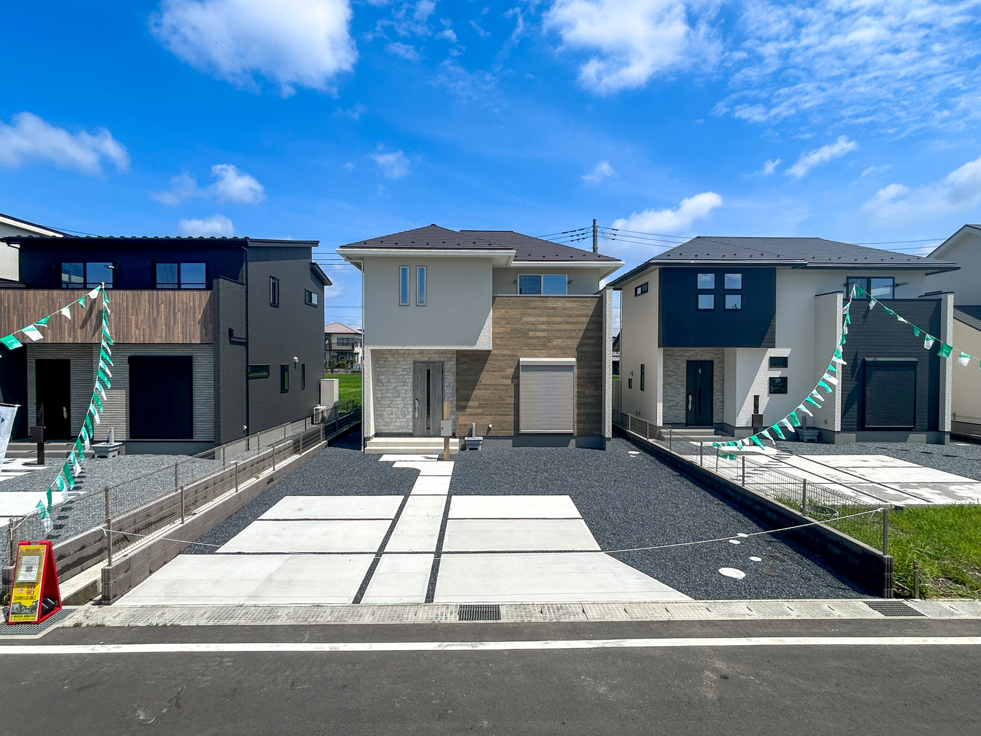 前橋市箱田町第9期　新築住宅全7棟の駐車場|充分な駐車スペースはアレンジが出来る程のスペースがあります。お庭として利用も良しです♪
