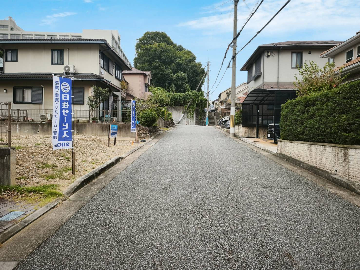 川西市南野坂１丁目　売土地の周辺|南側公道幅員約6.3ｍ（東側からの景色）
運転が苦手な方でも安心です
