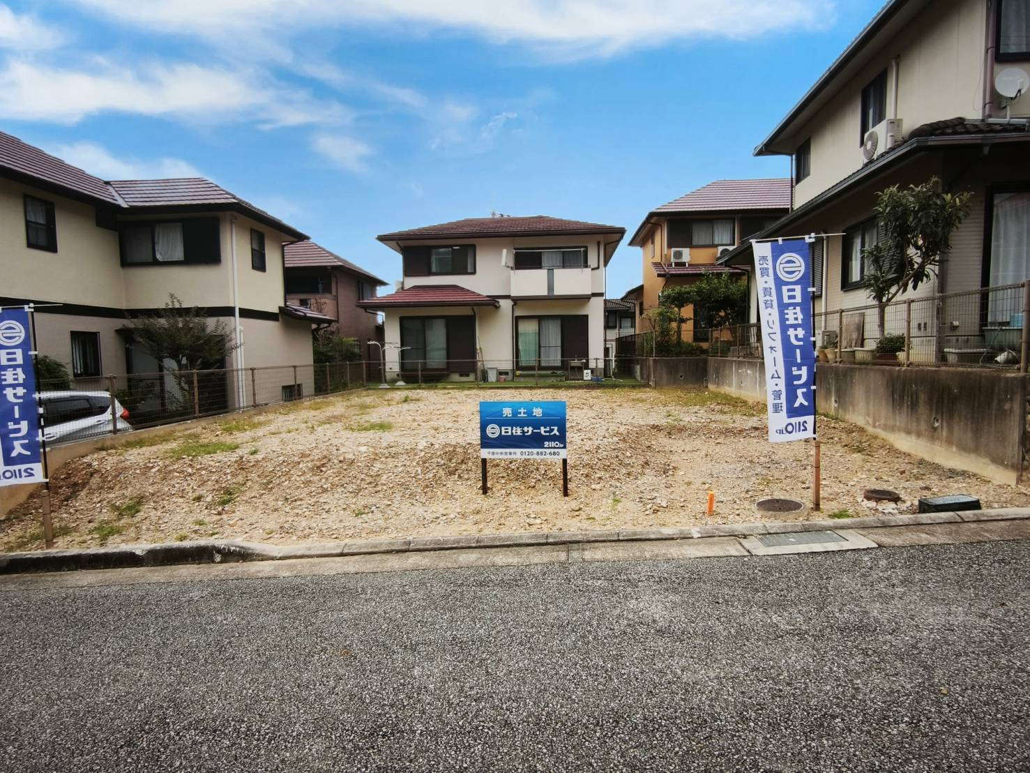 川西市南野坂１丁目　売土地の前面道路含む現地写真|建築条件ありませんので、お好きなハウスメーカーや工務店での建築が可能です