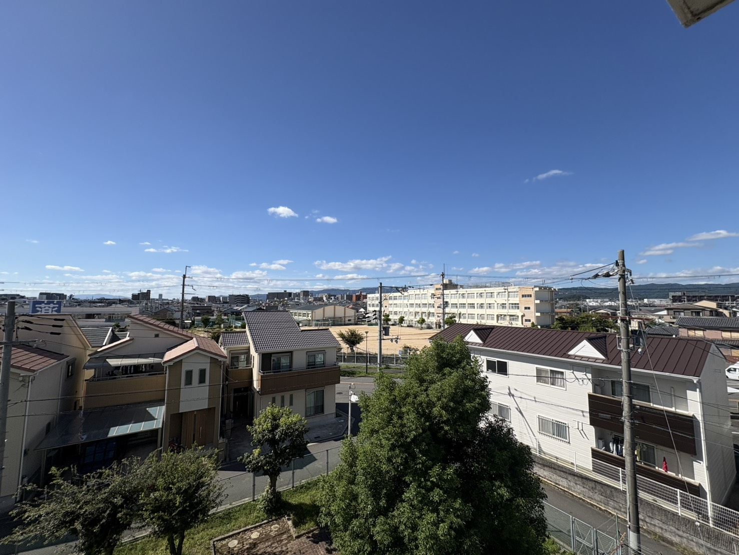 日商岩井高槻マンションの展望|西側バルコニーからの北西向きの眺望です。