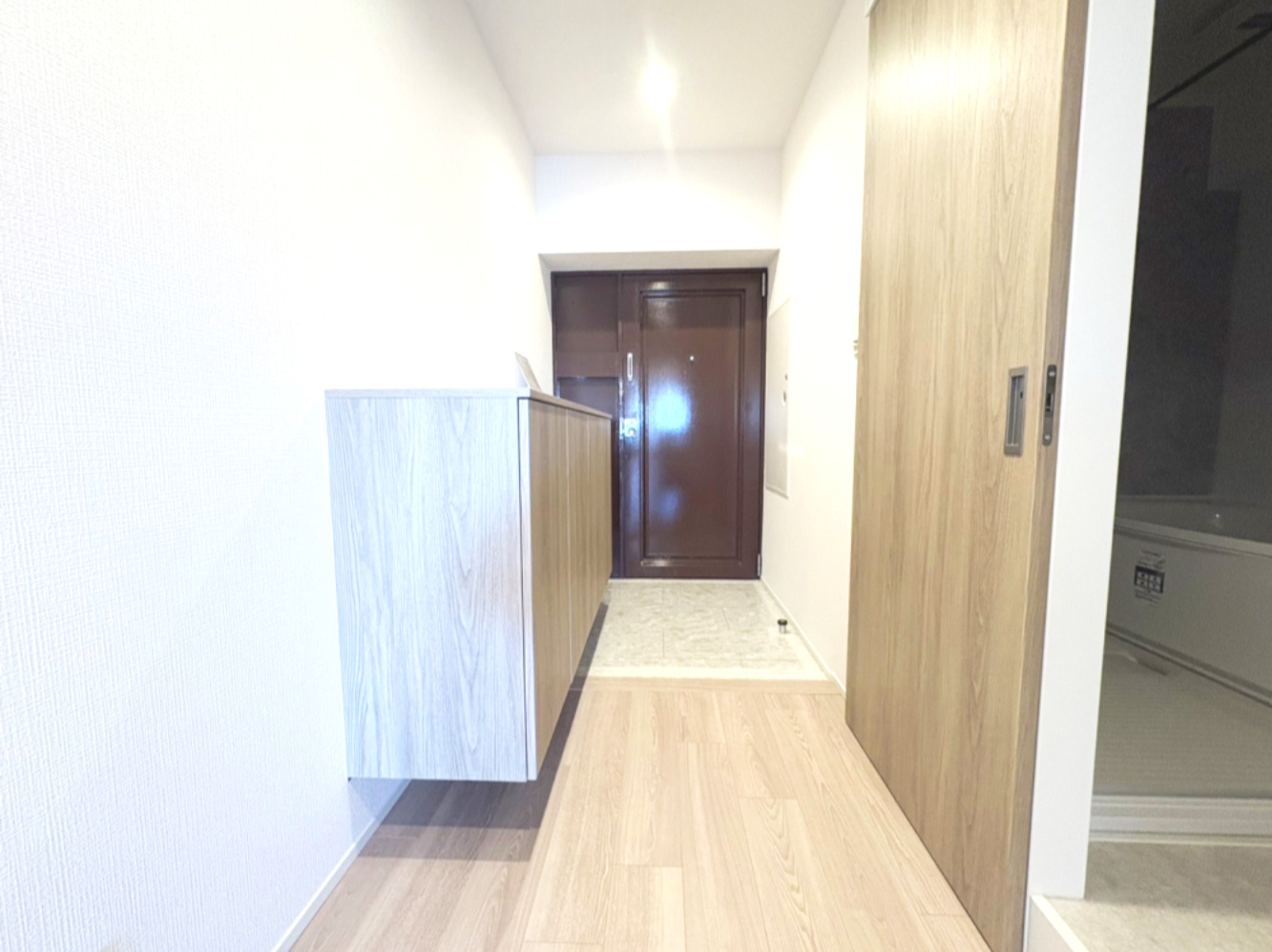 日商岩井高槻マンションの玄関|収納豊富な玄関です。