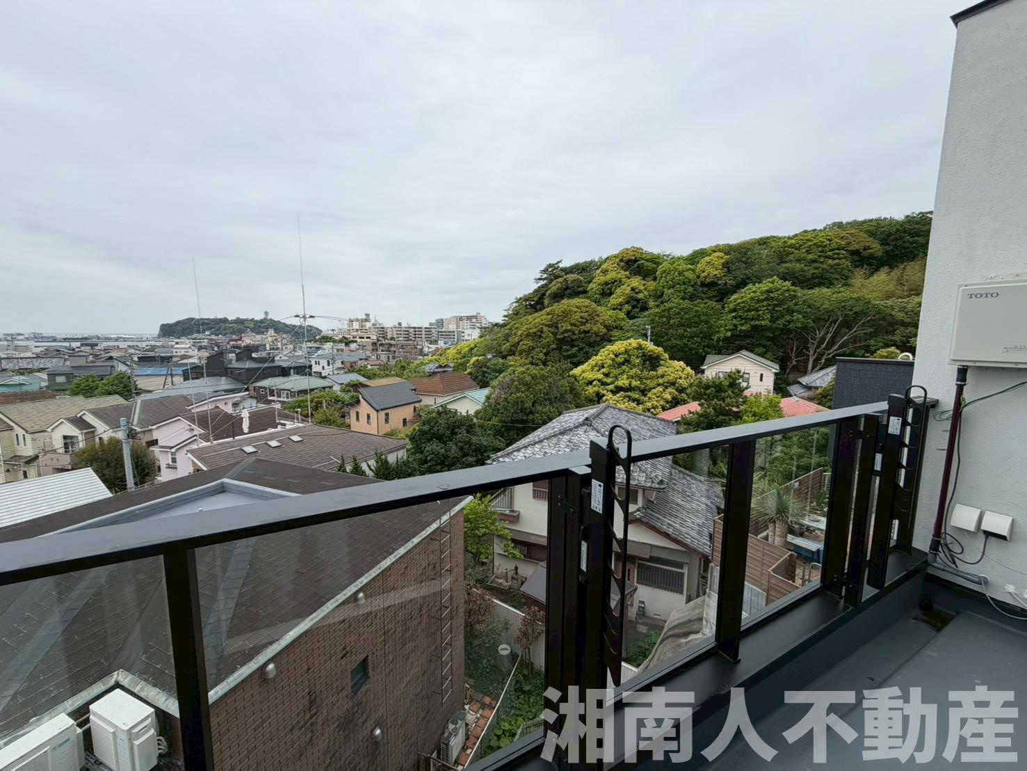 鎌倉市腰越５丁目２８０－２４新築戸建てのバルコニー|2階バルコニーからの眺望です