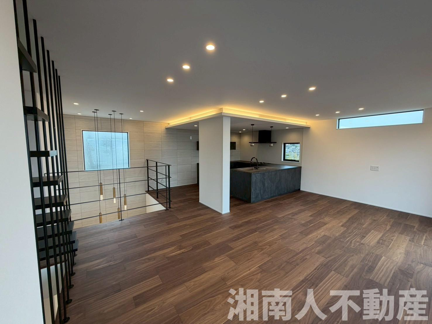 鎌倉市腰越５丁目２８０－２４新築戸建ての居間・リビング|ゆったりとしたリビングです