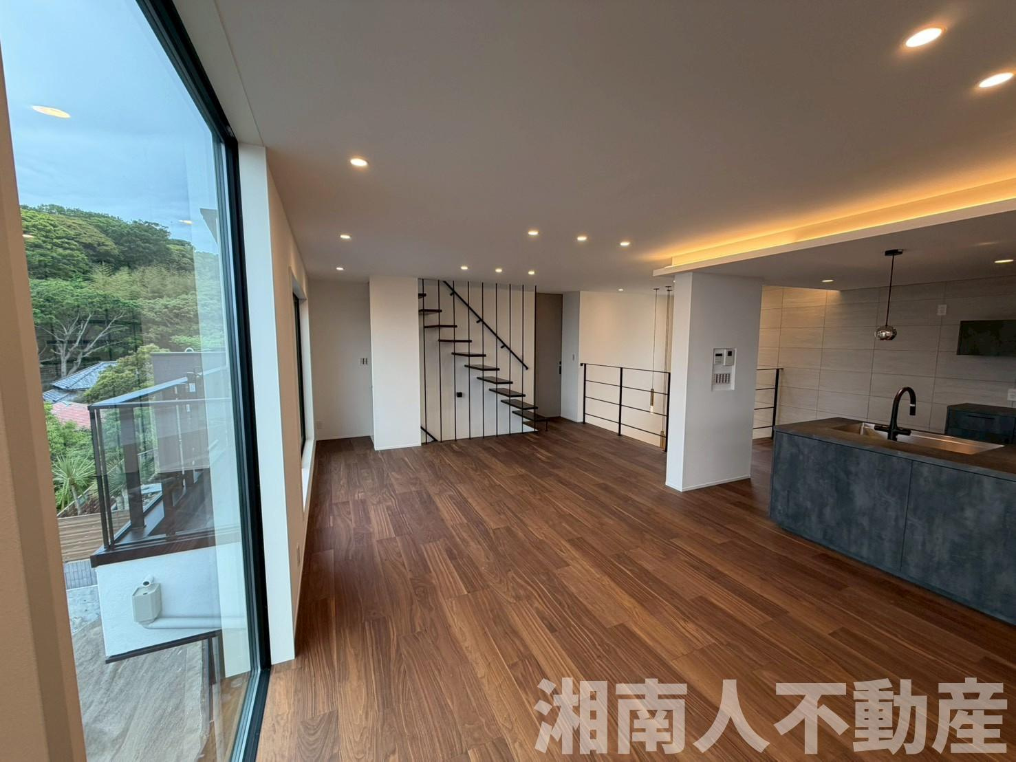 鎌倉市腰越５丁目２８０－２４新築戸建ての居間・リビング|リビングです