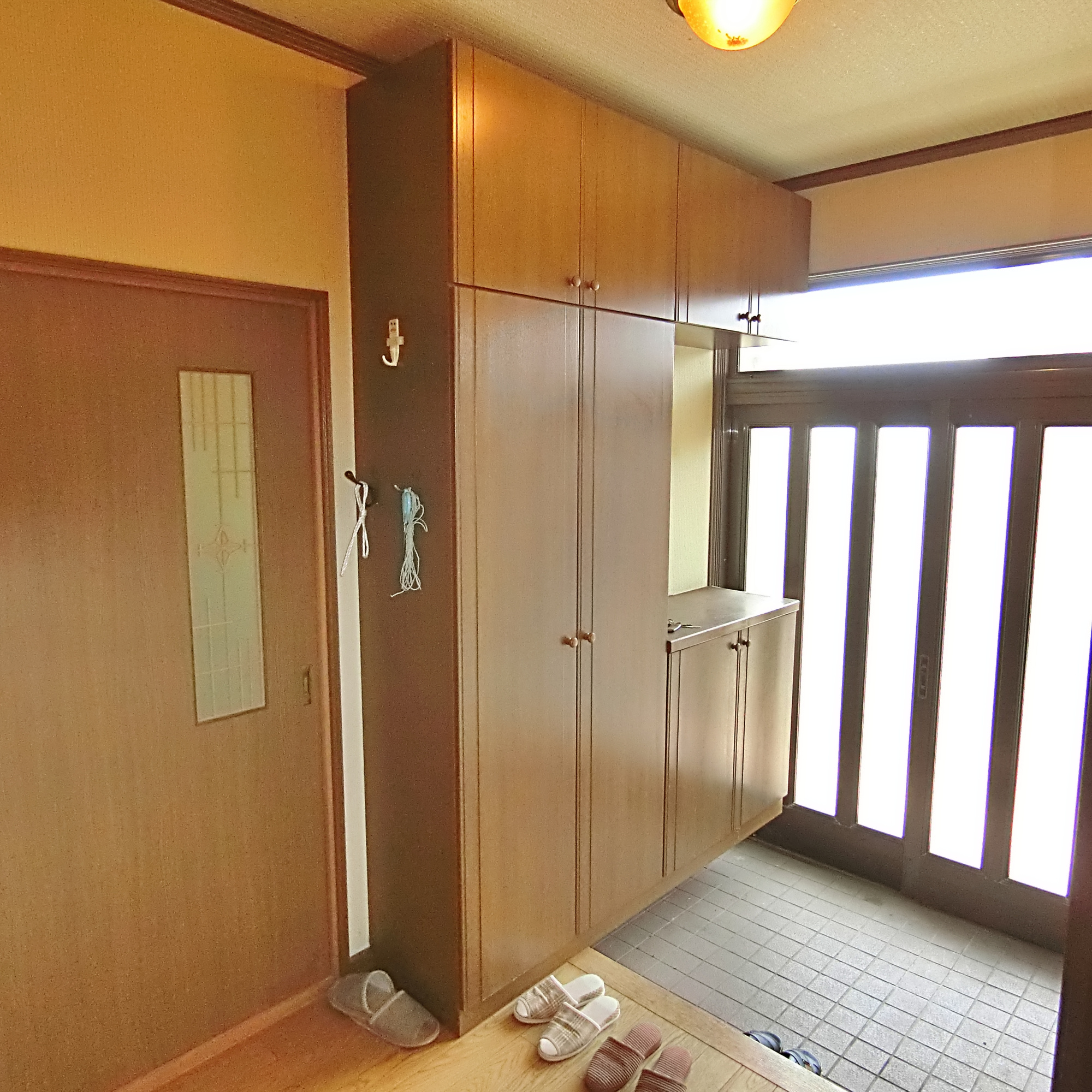 室蘭市栄町1丁目8-15　中古住宅の玄関