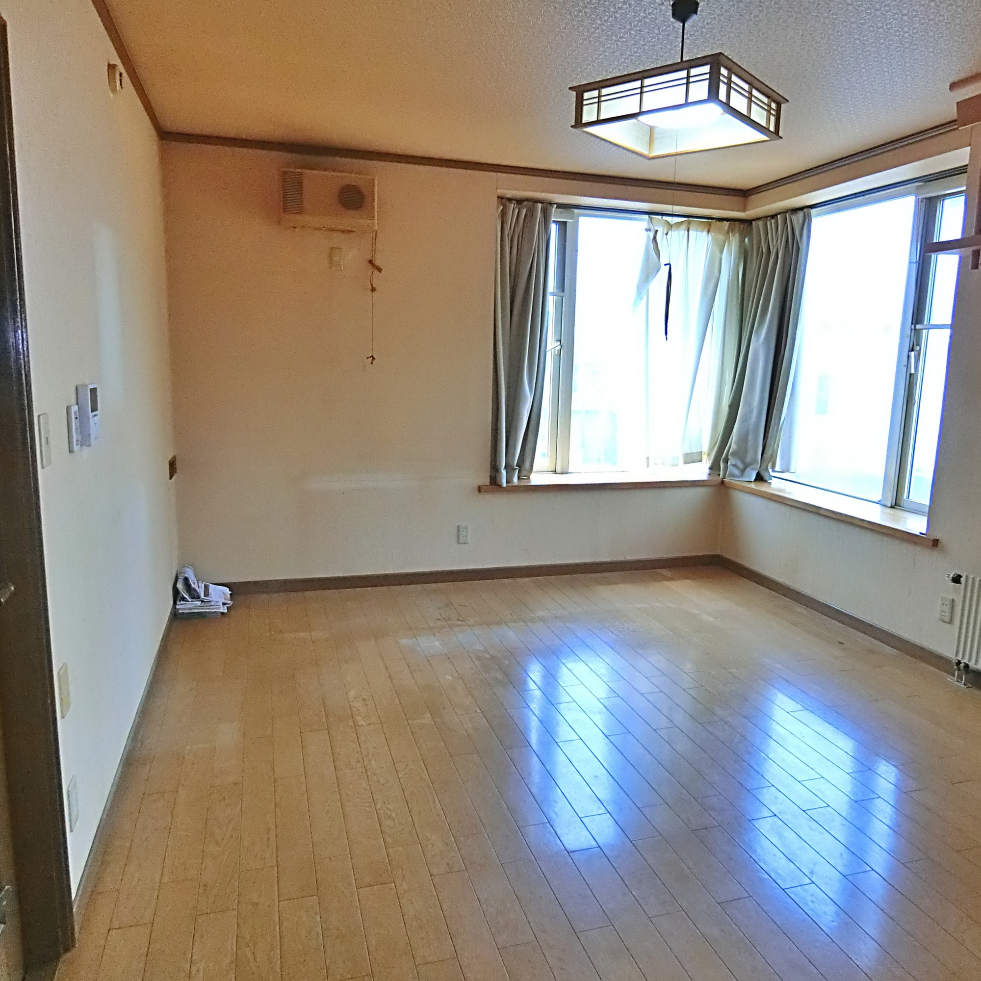 室蘭市栄町1丁目8-15　中古住宅の居間・リビング