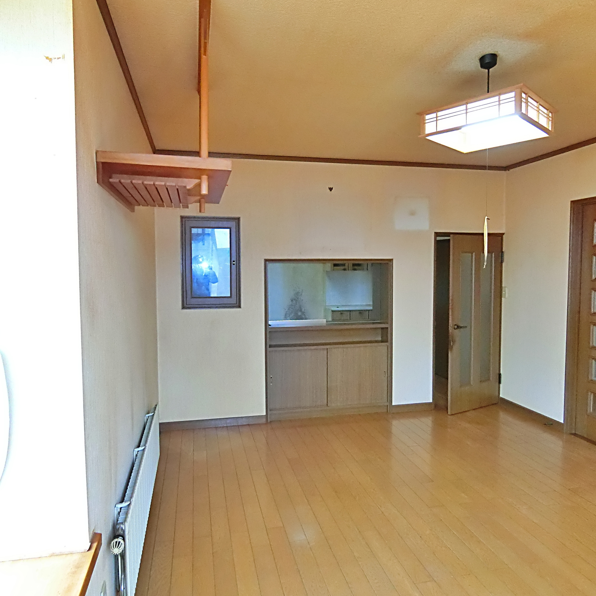 室蘭市栄町1丁目8-15　中古住宅の居間・リビング