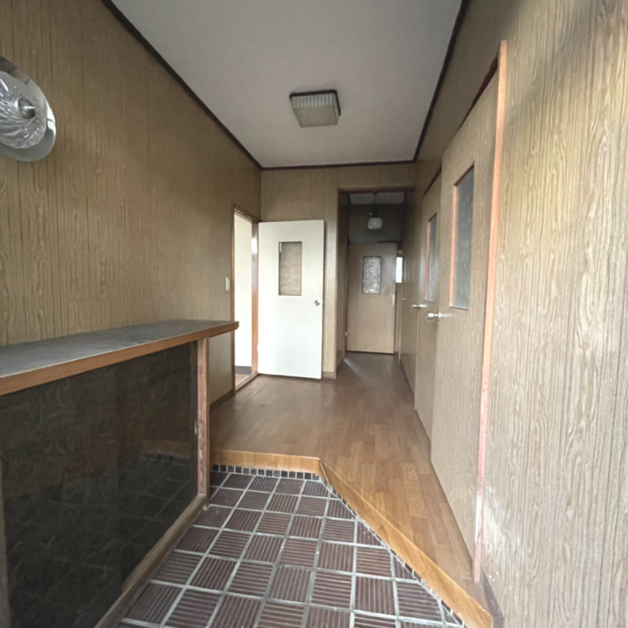 登別市富士町5丁目8-1　平屋中古住宅の玄関