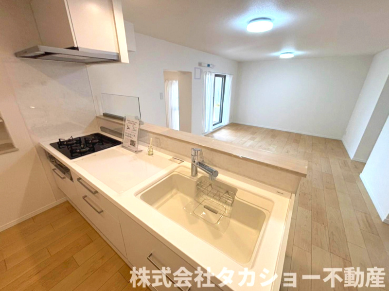高洲二丁目住宅7番　11号棟のキッチン|コンパクトなキッチンで掃除もラクラク