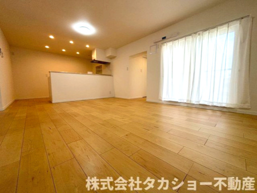 高洲二丁目住宅7番　11号棟の居間・リビング|ゆったり過ごせるリビングです